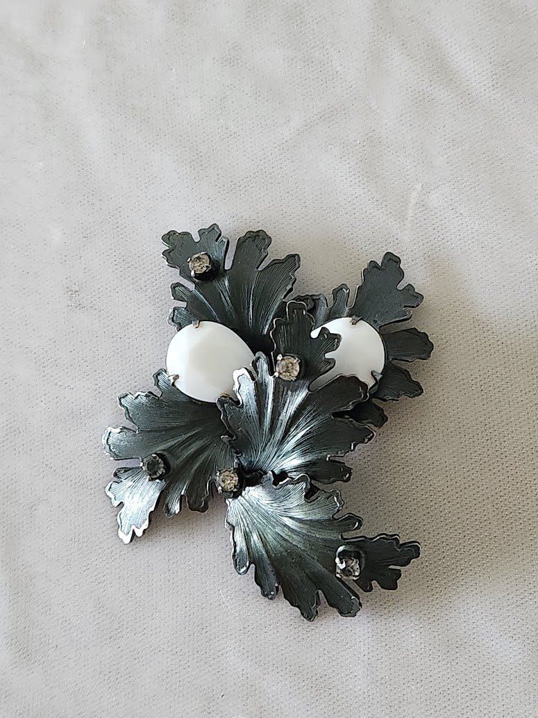 Hattie Carnegie Black Leaf Brooch 10.jpg
