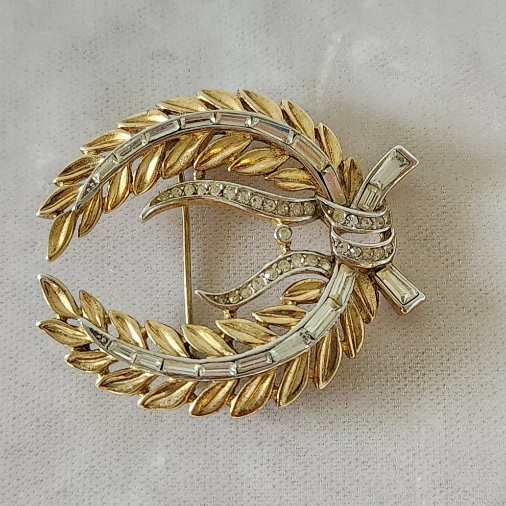 Trifari Triumphal Wreath Brooch 5.jpg