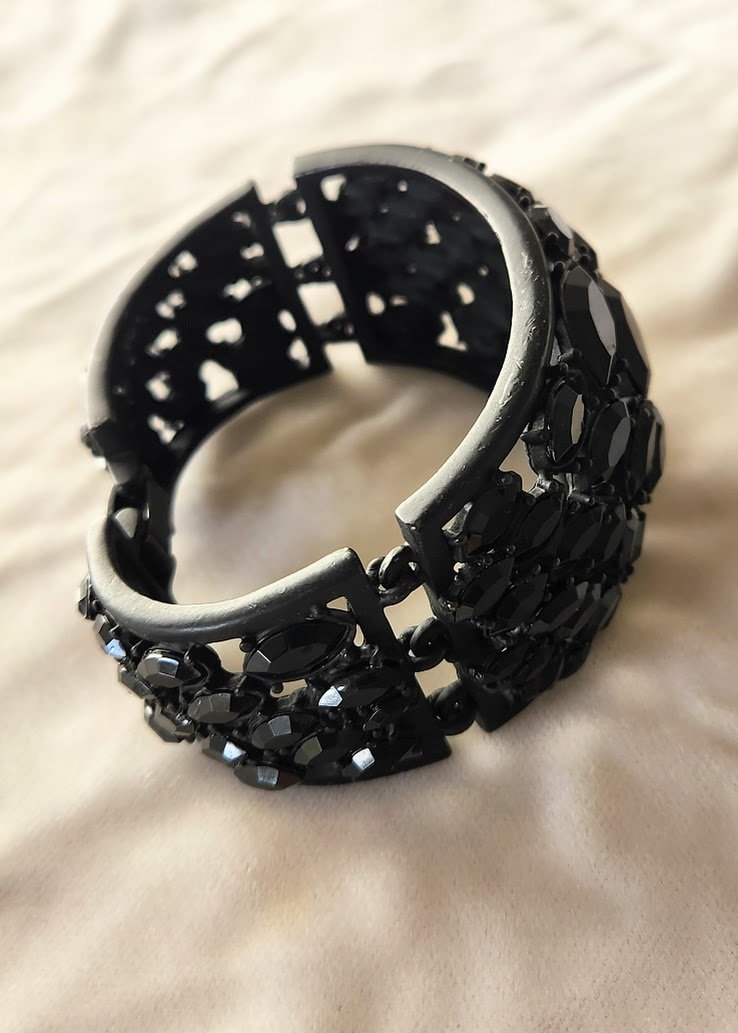 Black Glass Bracelet 5.jpg