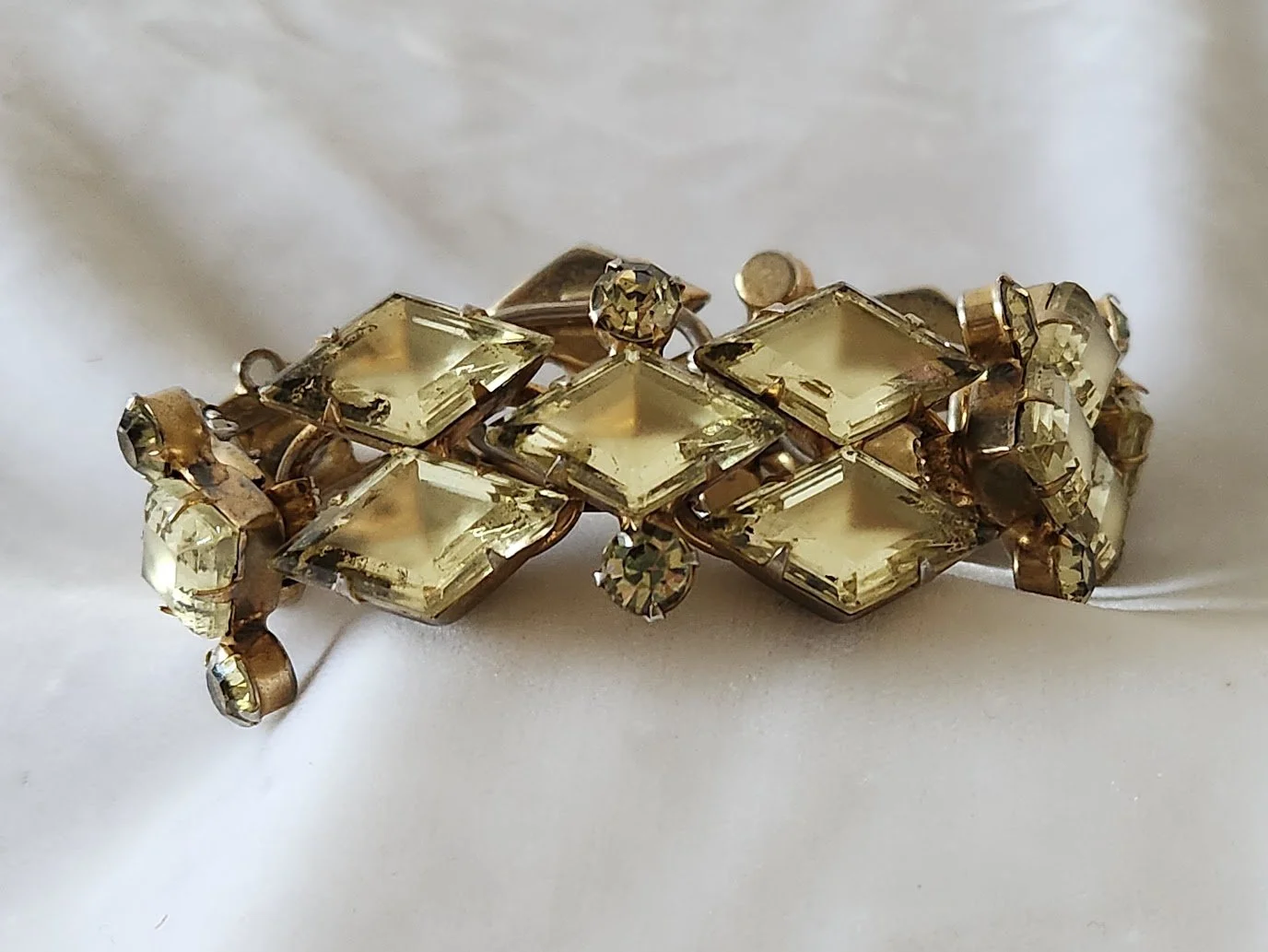 D&E Jonquil Frosted Yellow RS Bracelet 18.jpg