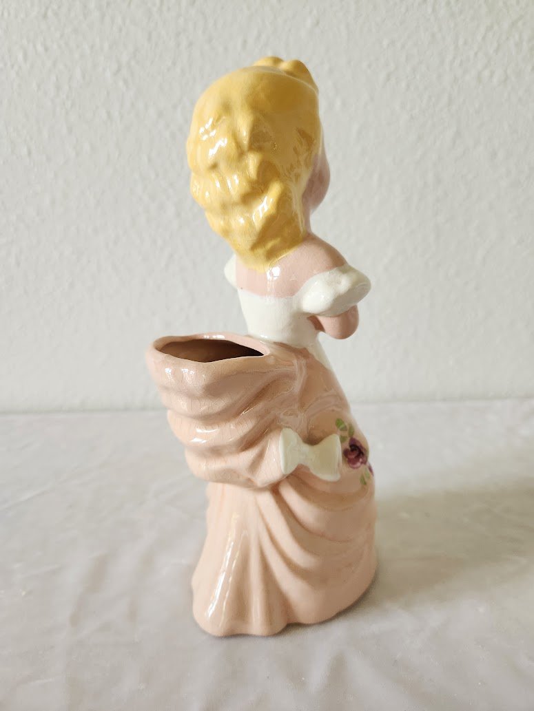 DeLee Lady Figurine 4.jpg