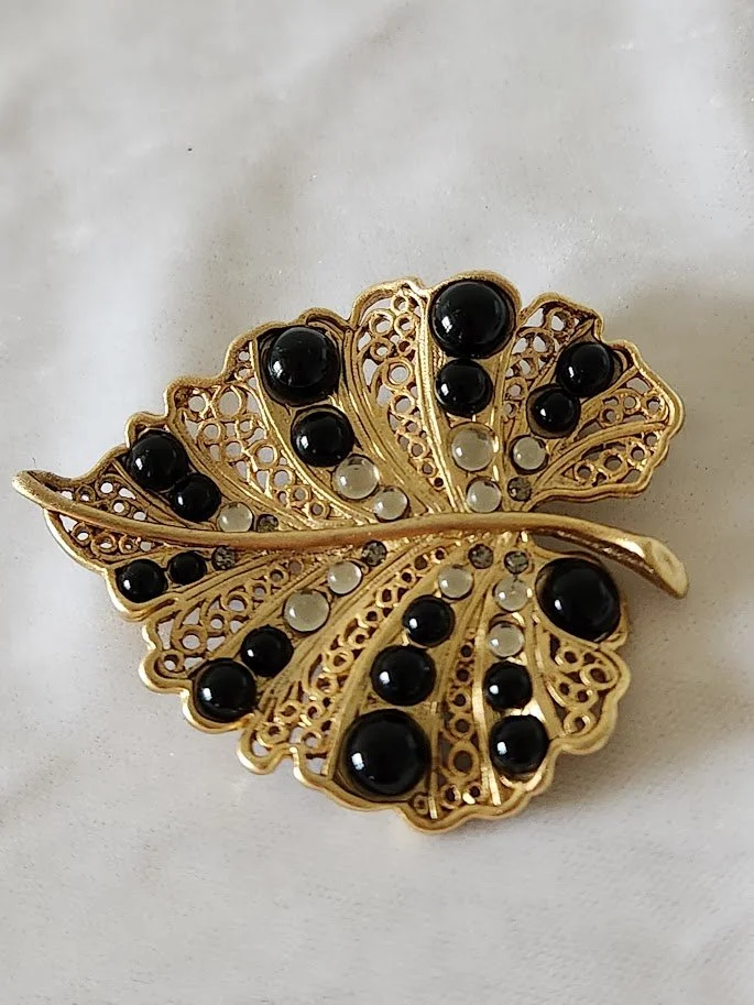 Oscar de la Renta Leaf Brooch 13.jpg