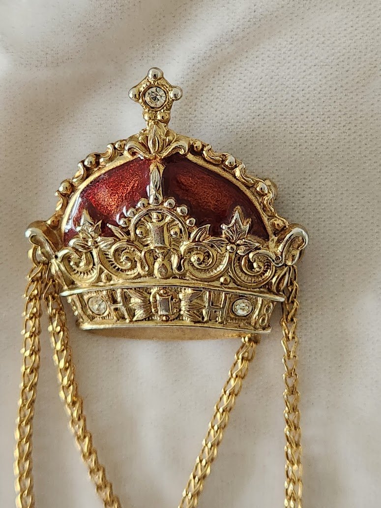 Crown with Chains & Pendant Drop 5.jpg