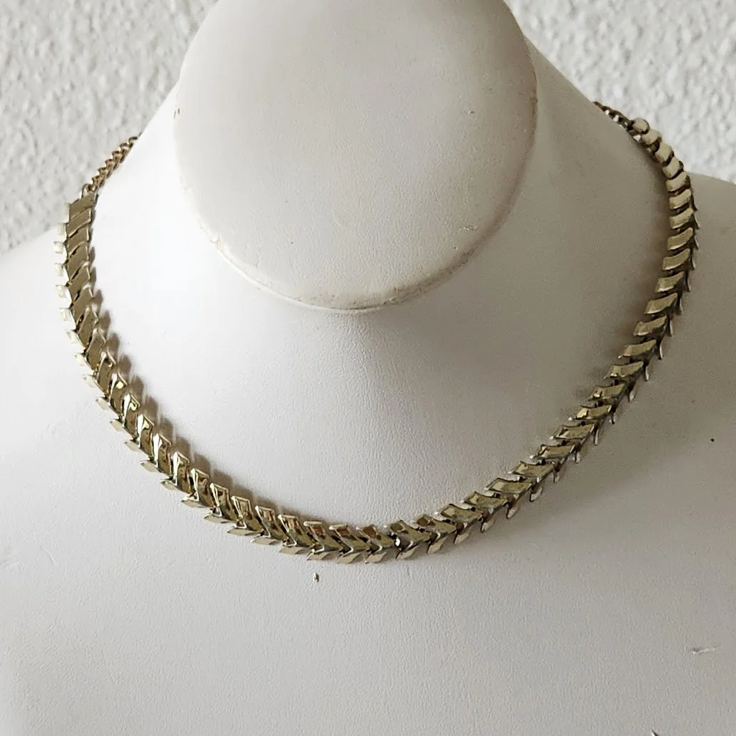 Silver Chevrons Choker Necklace 3.jpg