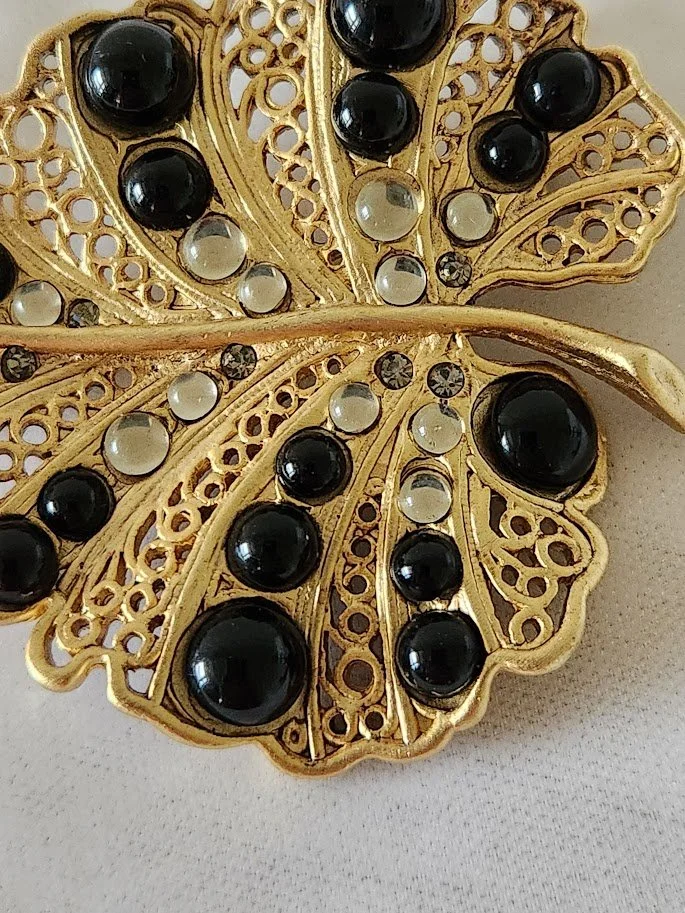 Oscar de la Renta Leaf Brooch 12.jpg