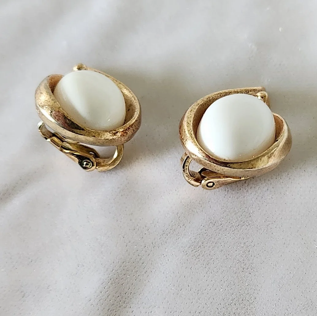 Trifari White Oval Earrings 6.jpg