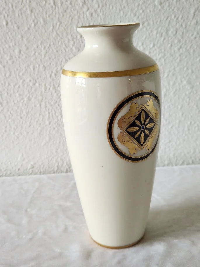 Cartier Vase 10.jpg