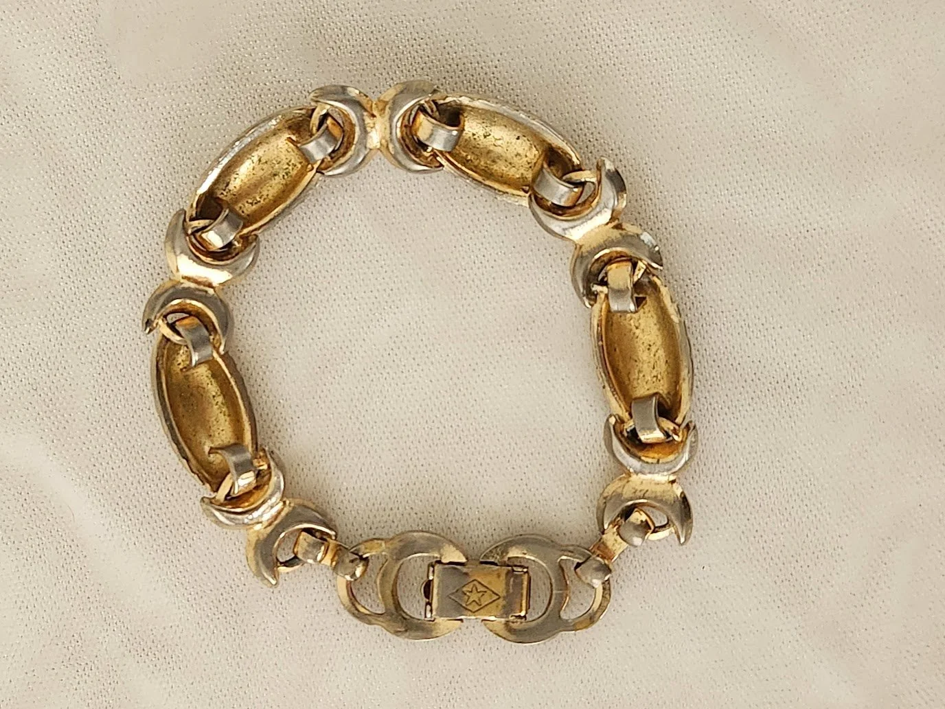 Golden Wave Link Bracelet 4.jpg