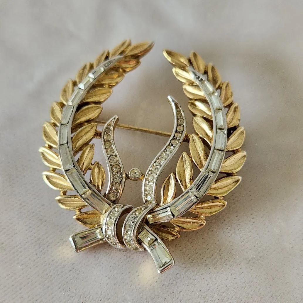 Trifari Triumphal Wreath Brooch 10.jpg