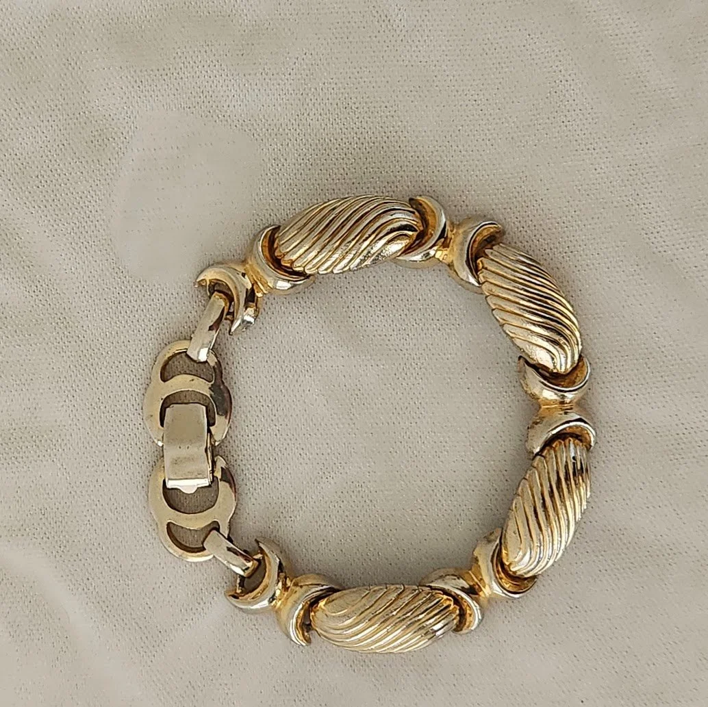 Golden Wave Link Bracelet 1.jpg