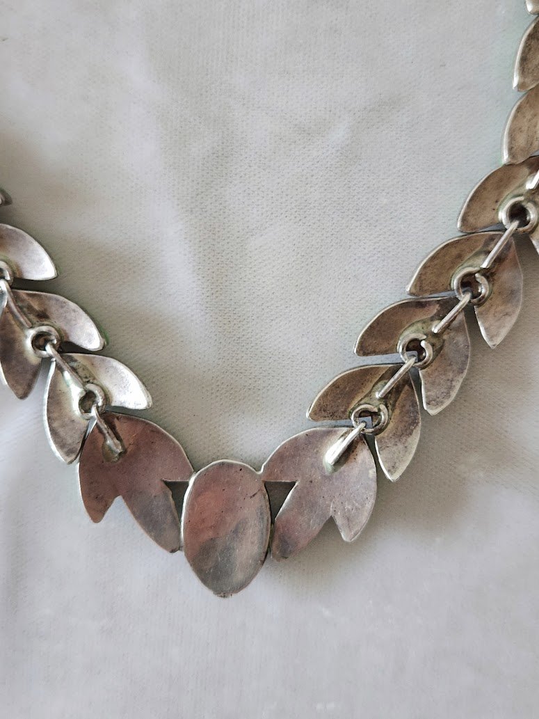 Carved Green Tuquoise Necklace 9.jpg