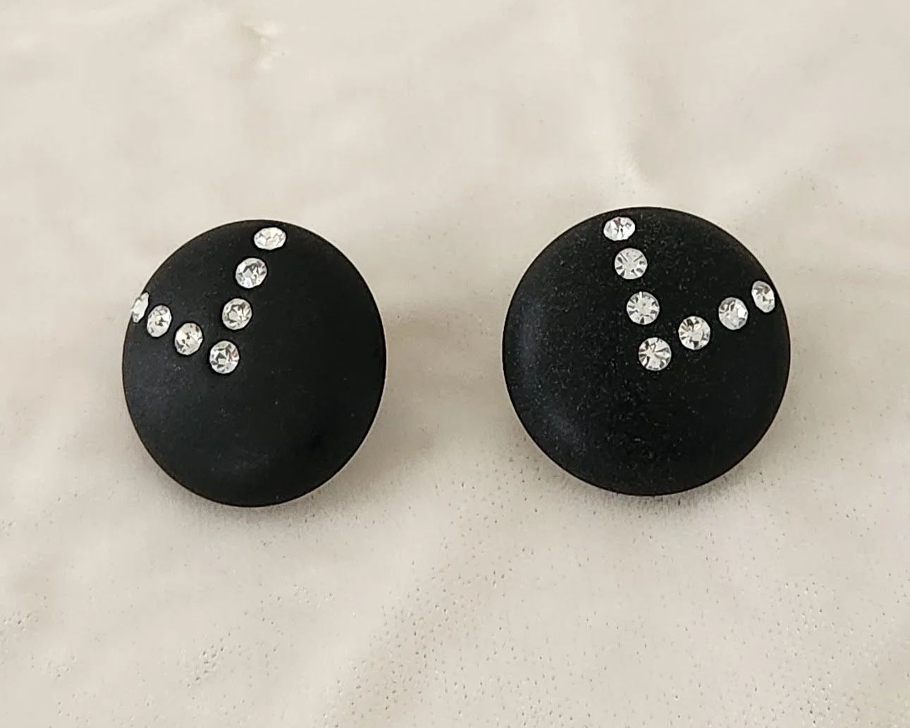 RS V Black Earrings 6.jpg