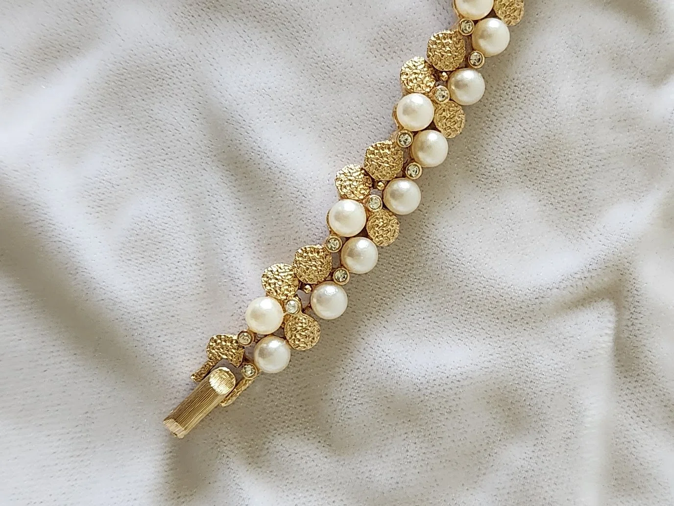 Trifari Pearl RS Gold Link Bracelet 3.jpg