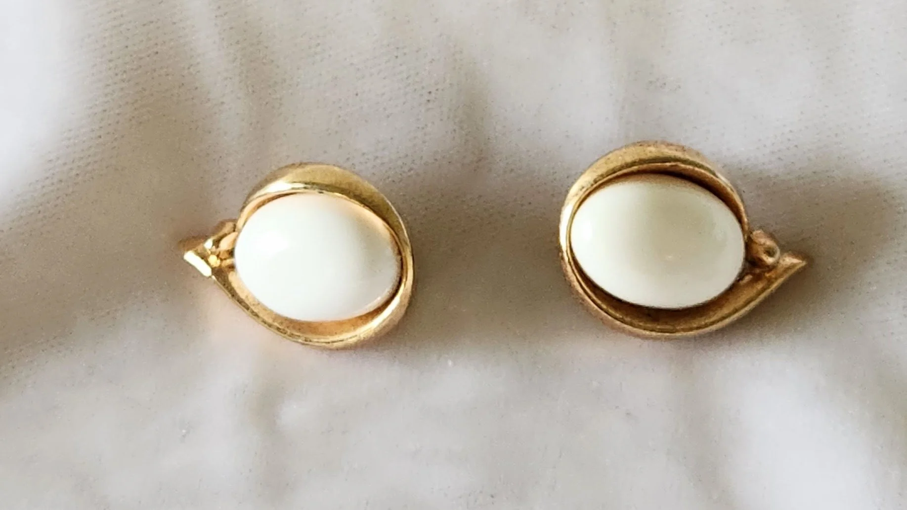 Trifari White Oval Earrings 1.jpg