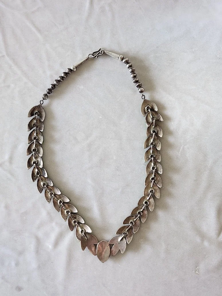 Carved Green Tuquoise Necklace 8.jpg