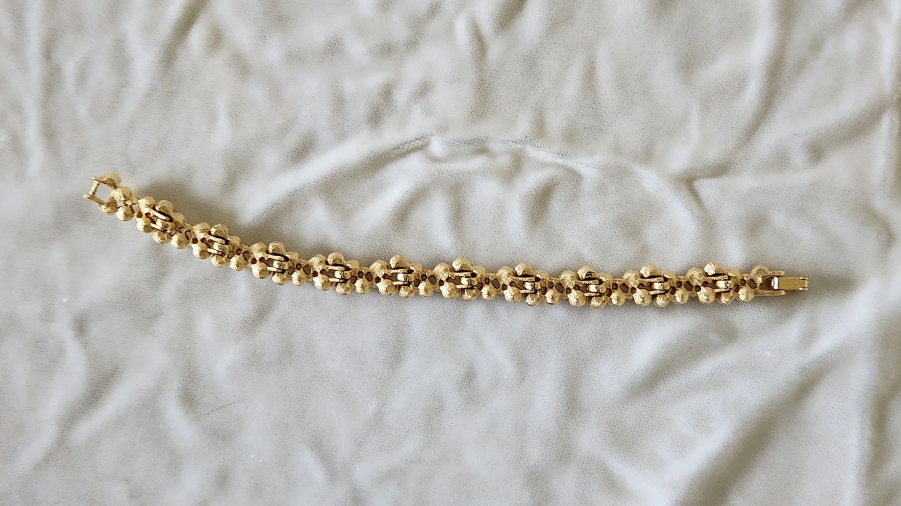 Trifari Pearl RS Gold Link Bracelet 5.jpg