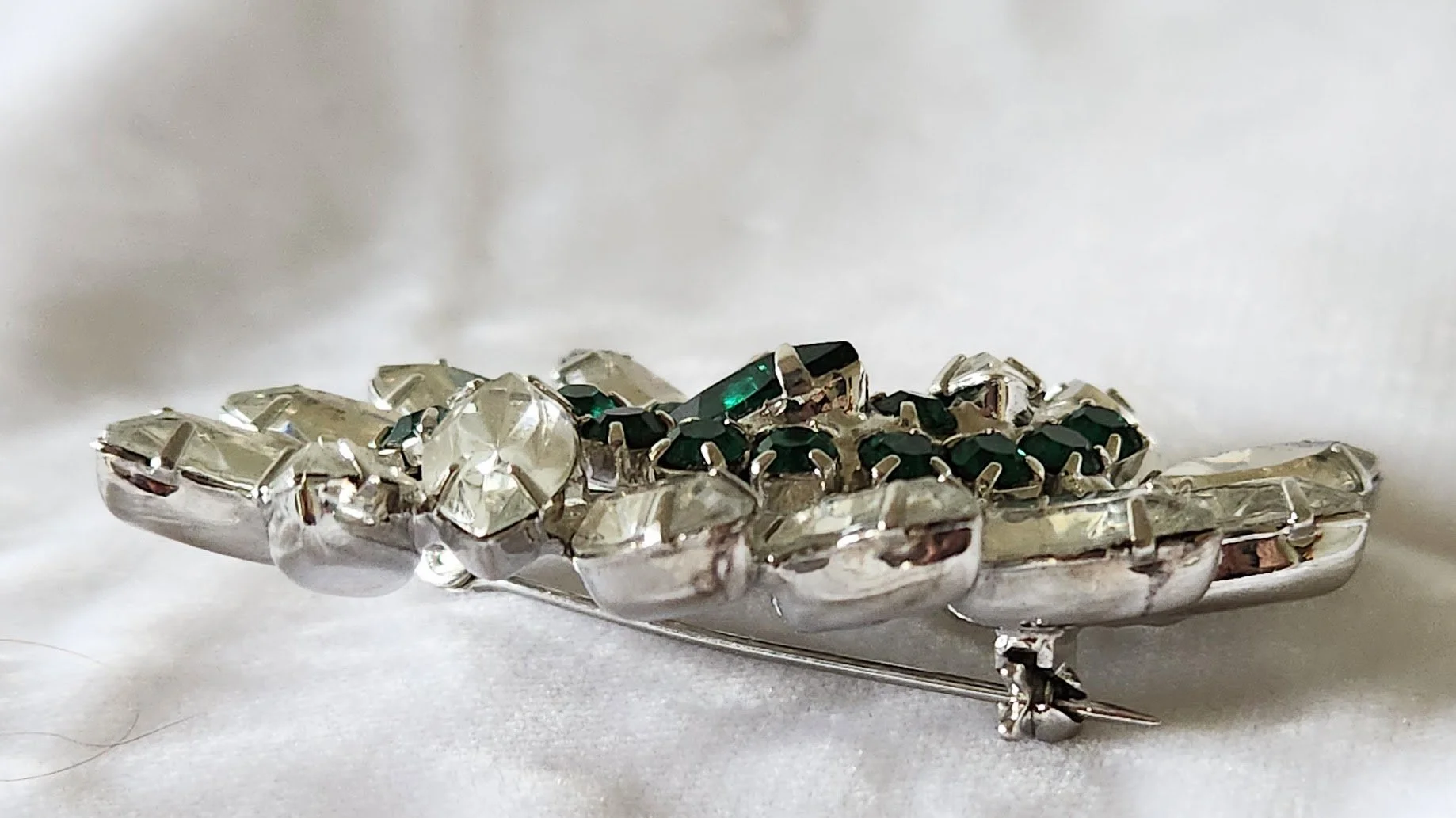 Green White RS Brooch 5.jpg