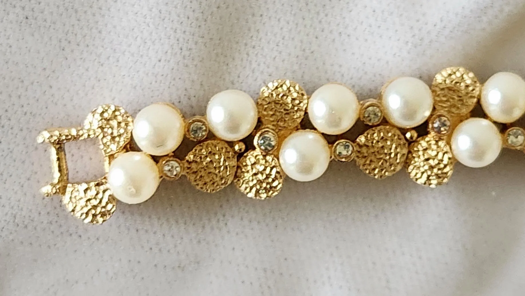 Trifari Pearl RS Gold Link Bracelet 2.jpg