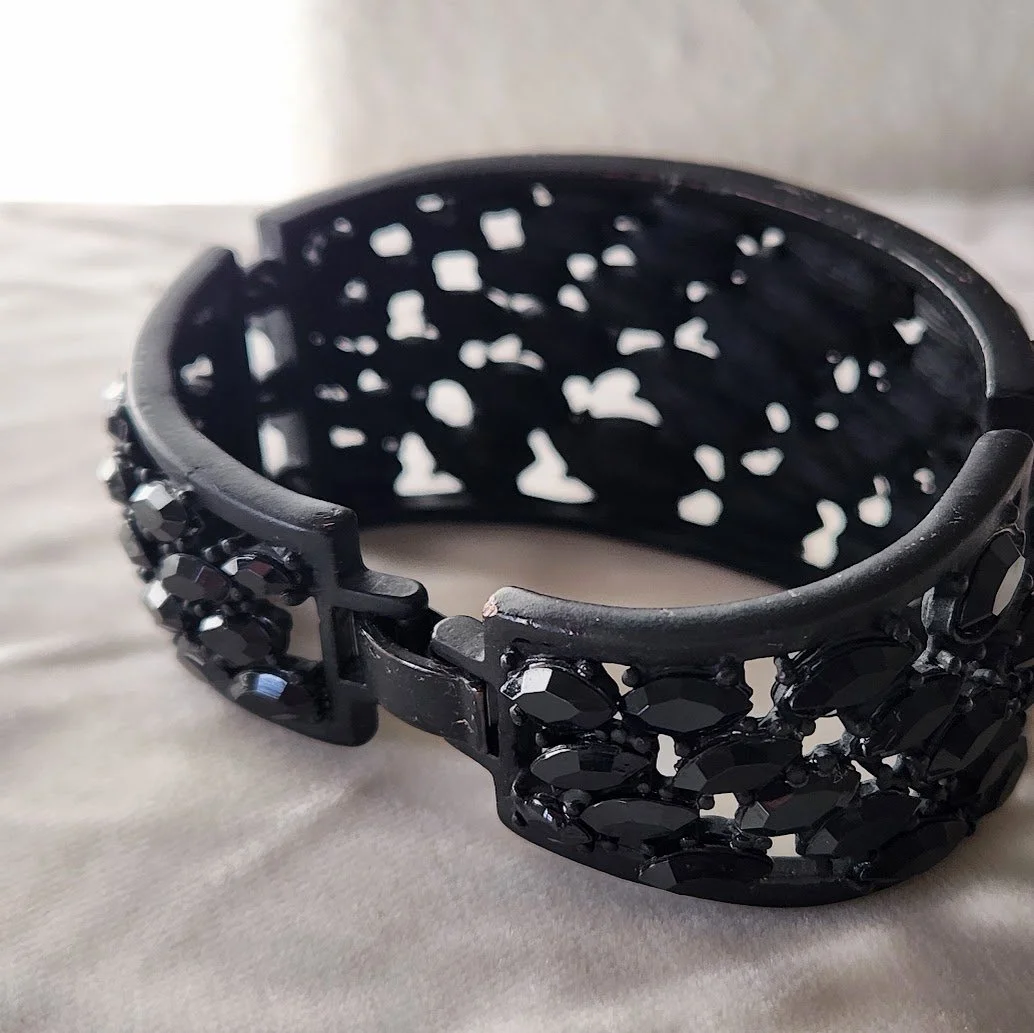 Black Glass Bracelet 3.jpg