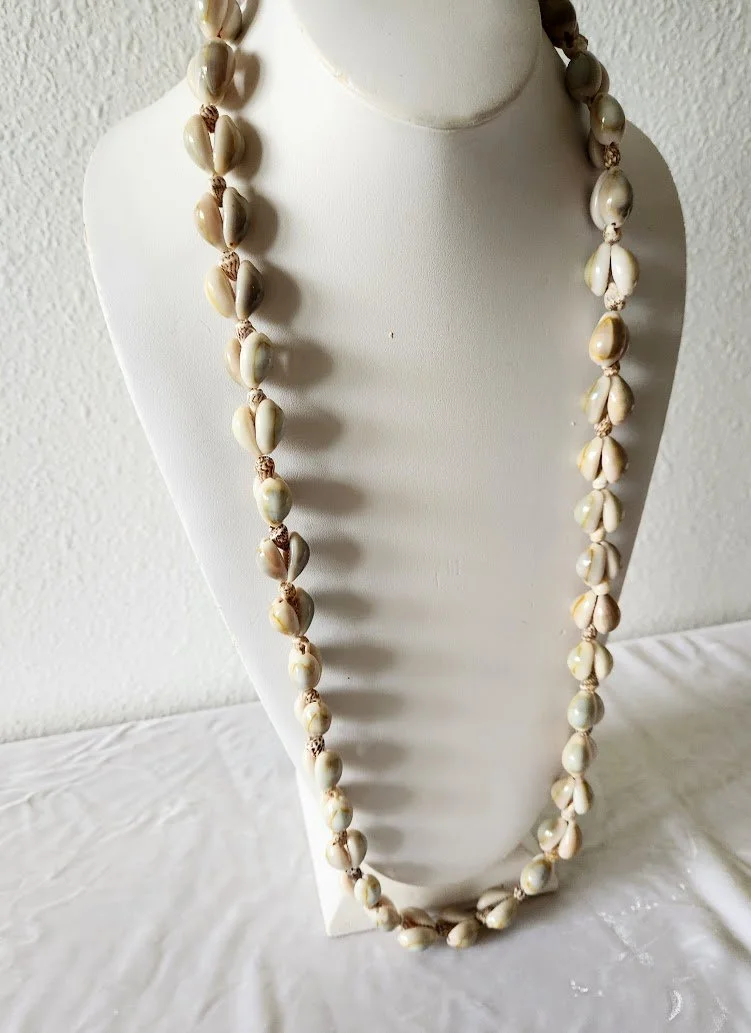 Cowrie Necklace 8.jpg