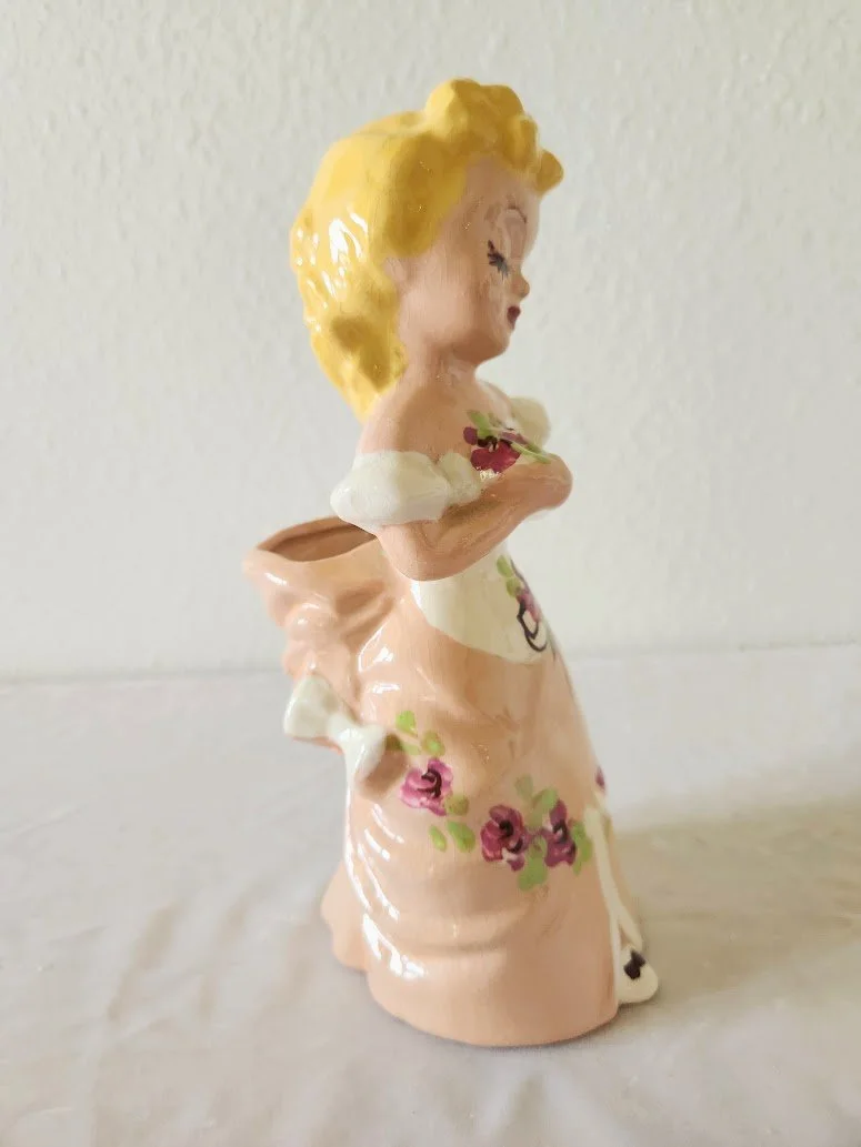 DeLee Lady Figurine 3.jpg