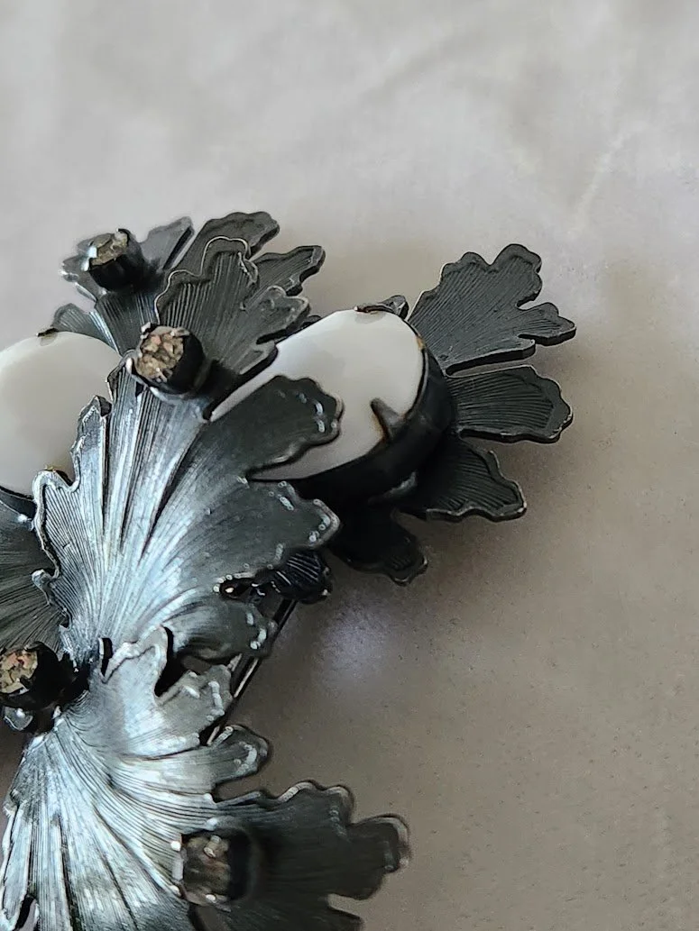 Hattie Carnegie Black Leaf Brooch 14.jpg
