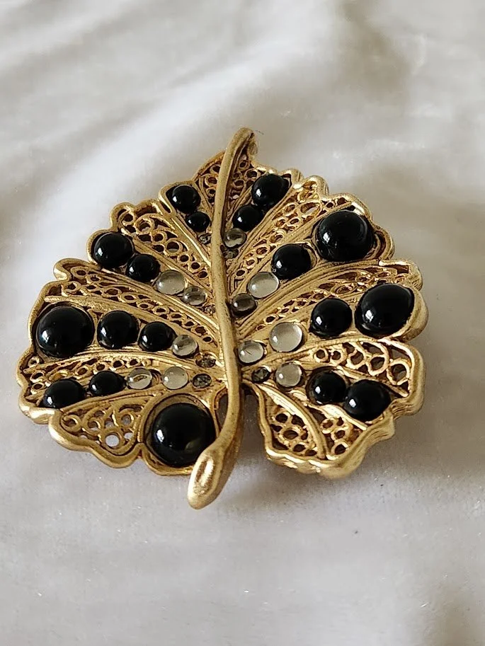 Oscar de la Renta Leaf Brooch 7.jpg