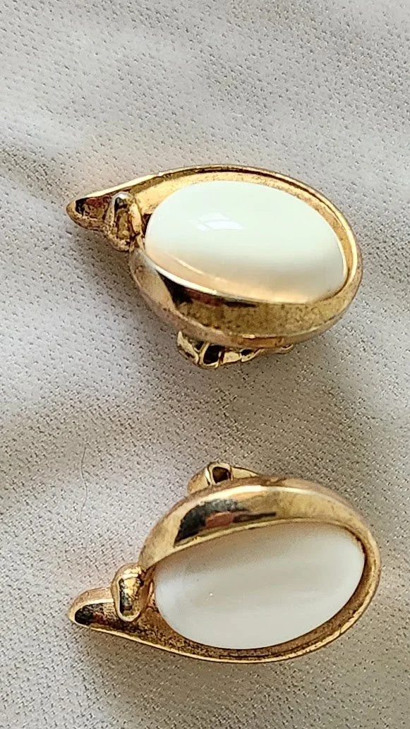 Trifari White Oval Earrings 7.jpg