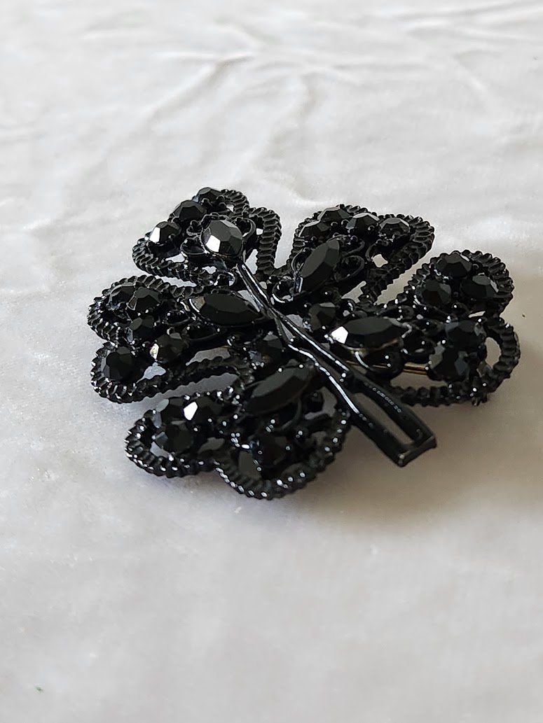 Black Glass Stones Leaf Brooch 11.jpg