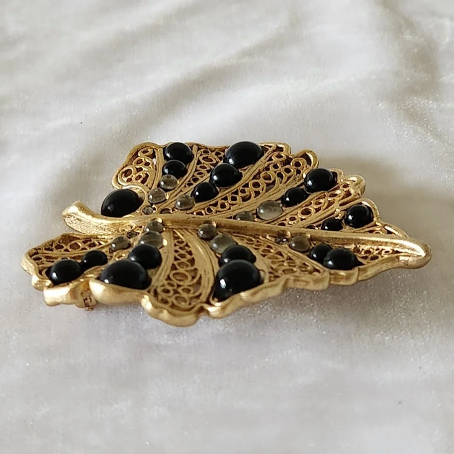 Oscar de la Renta Leaf Brooch 8.jpg