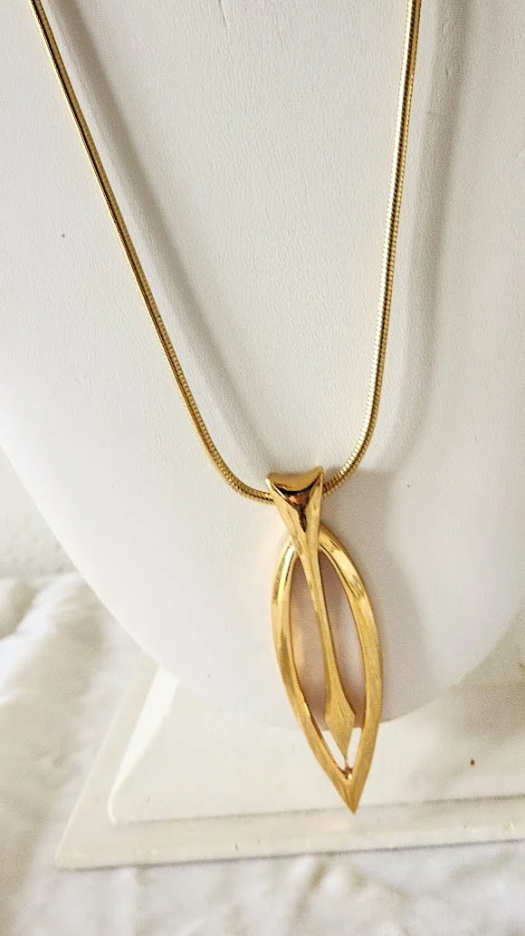 Monet Golden Pendant Necklace 6.jpg