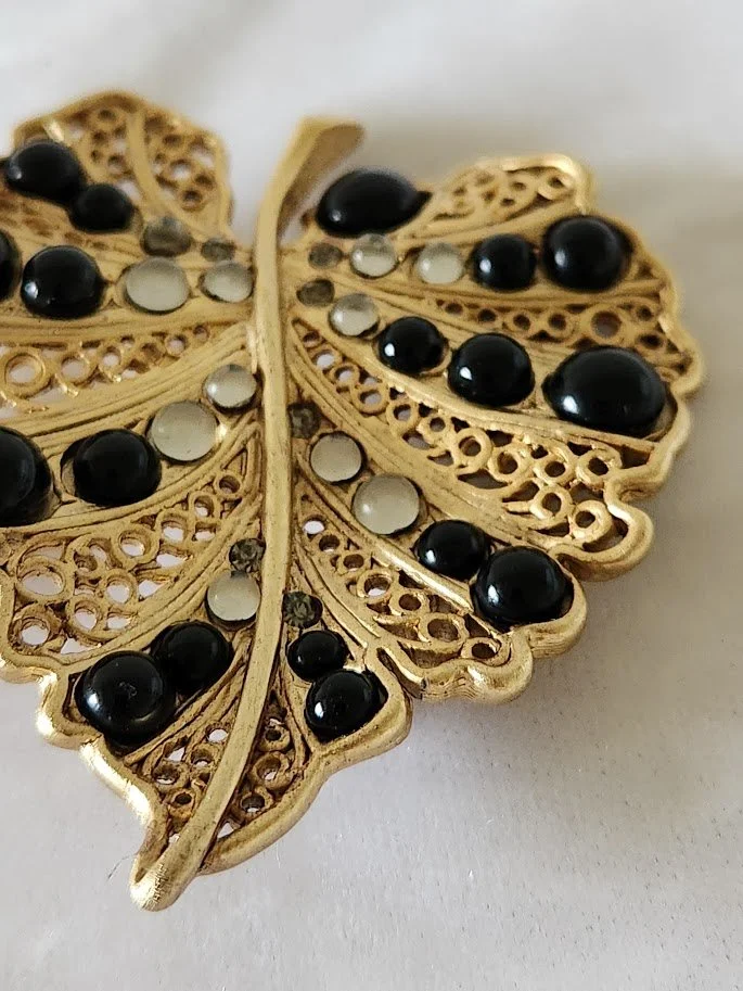 Oscar de la Renta Leaf Brooch 10.jpg