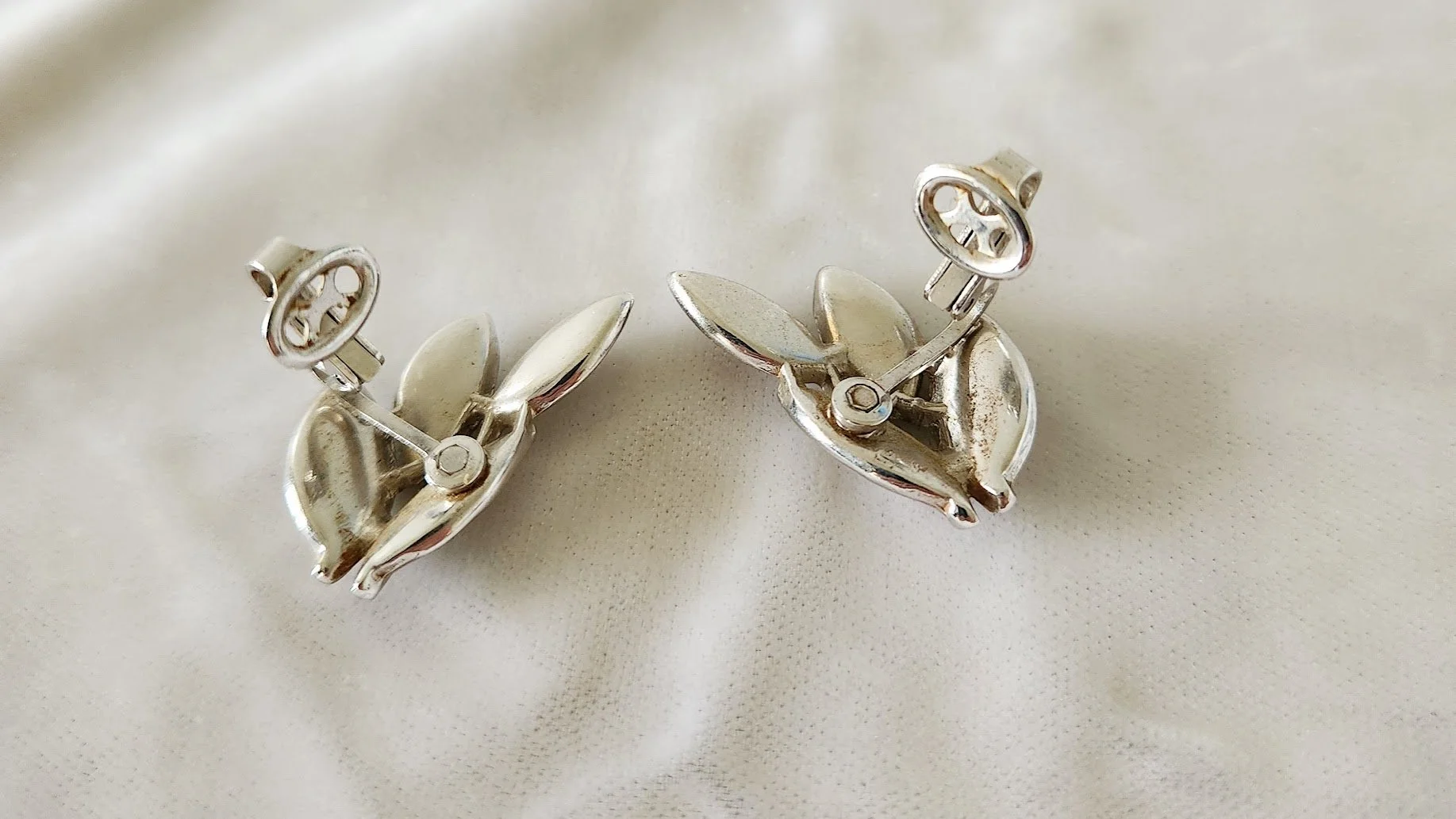 Trifari Silver Leaf Earrings 6.jpg