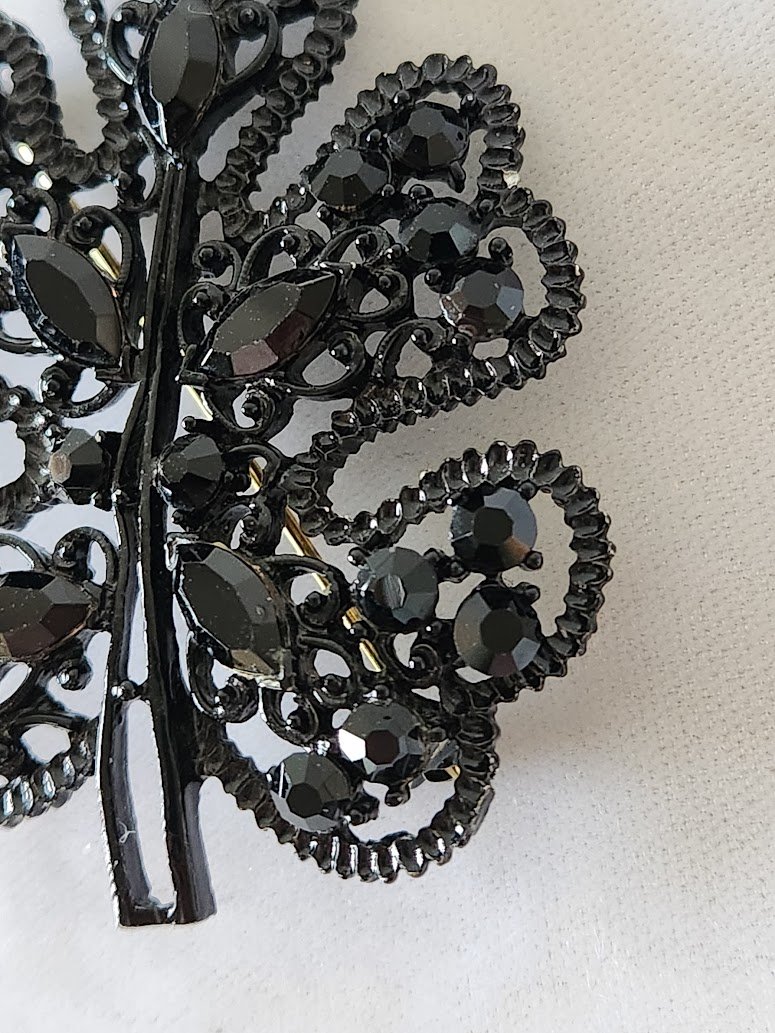 Black Glass Stones Leaf Brooch 3.jpg