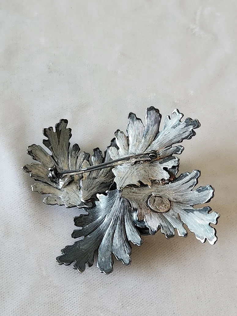 Hattie Carnegie Black Leaf Brooch 15.jpg