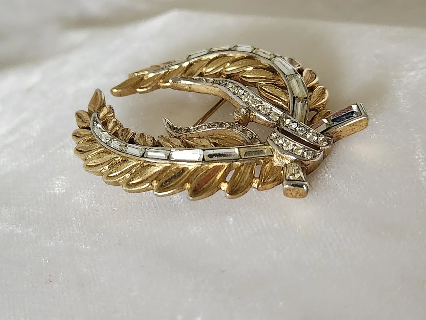 Trifari Triumphal Wreath Brooch 17.jpg