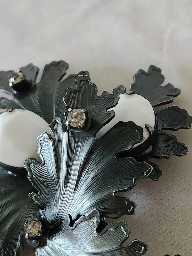 Hattie Carnegie Black Leaf Brooch 13.jpg