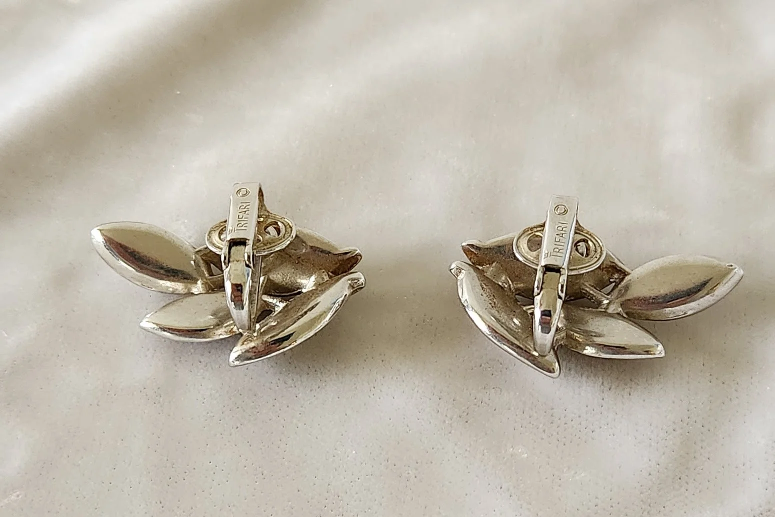 Trifari Silver Leaf Earrings 4.jpg