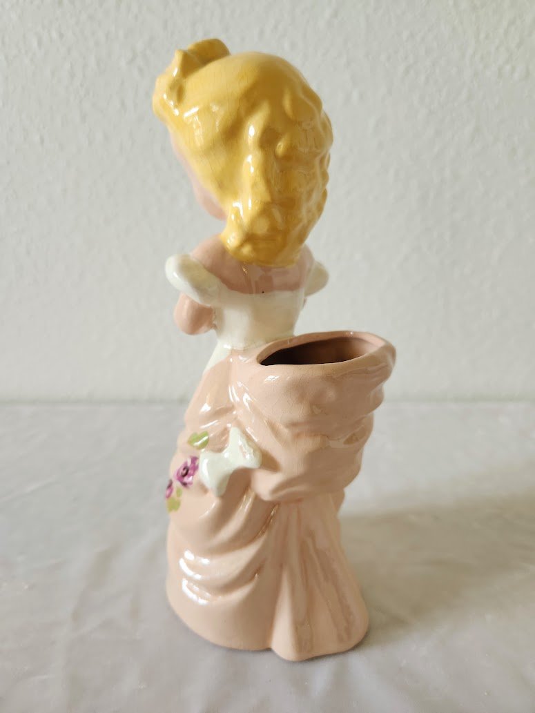 DeLee Lady Figurine 5.jpg