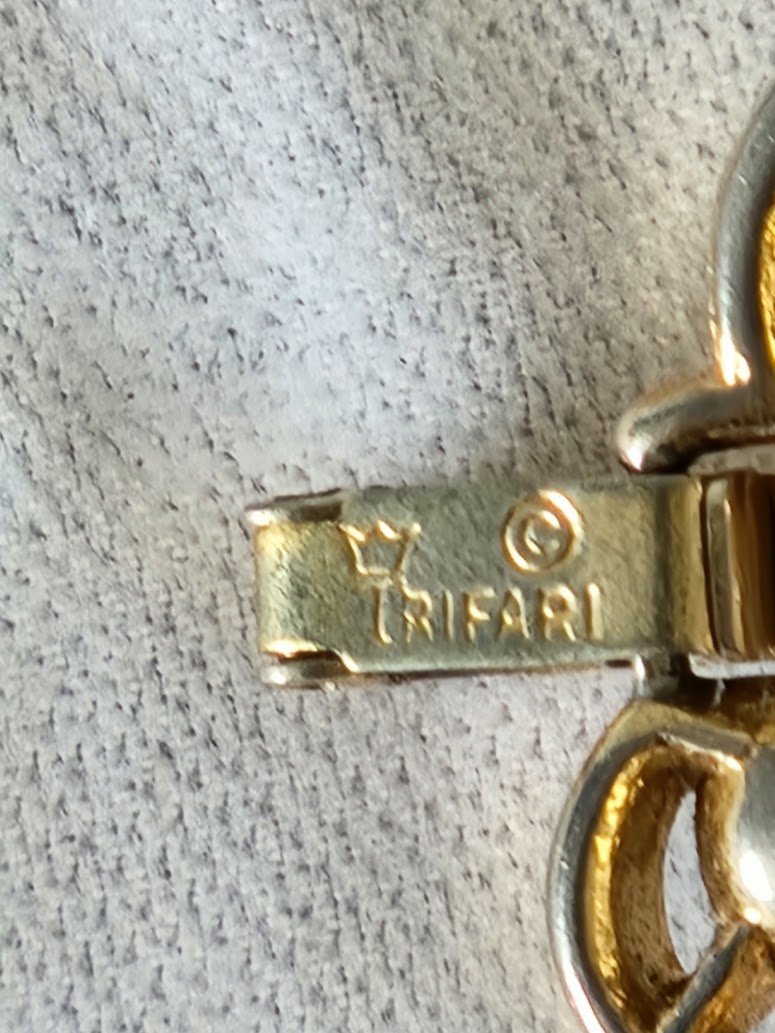 Trifari Pearl Bracelet 6.jpg
