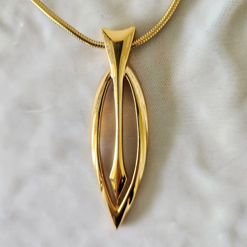 Monet Golden Pendant Necklace 3.jpg