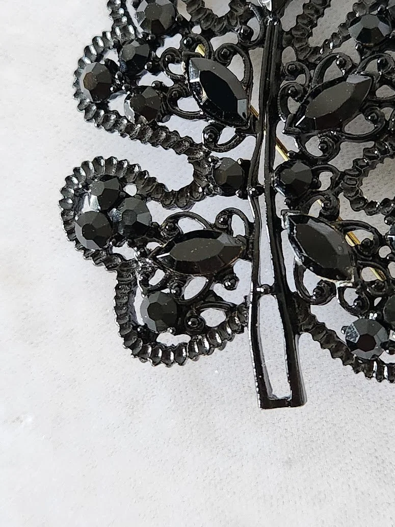 Black Glass Stones Leaf Brooch 6.jpg