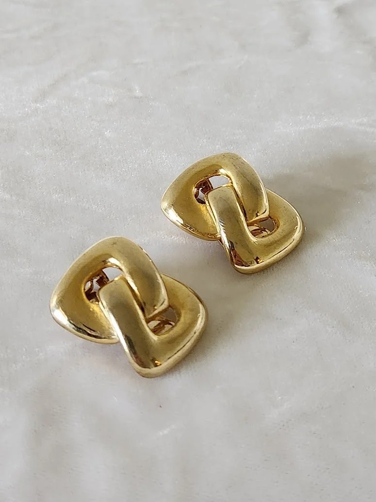 Interlocking D Shape Earrings 3.jpg