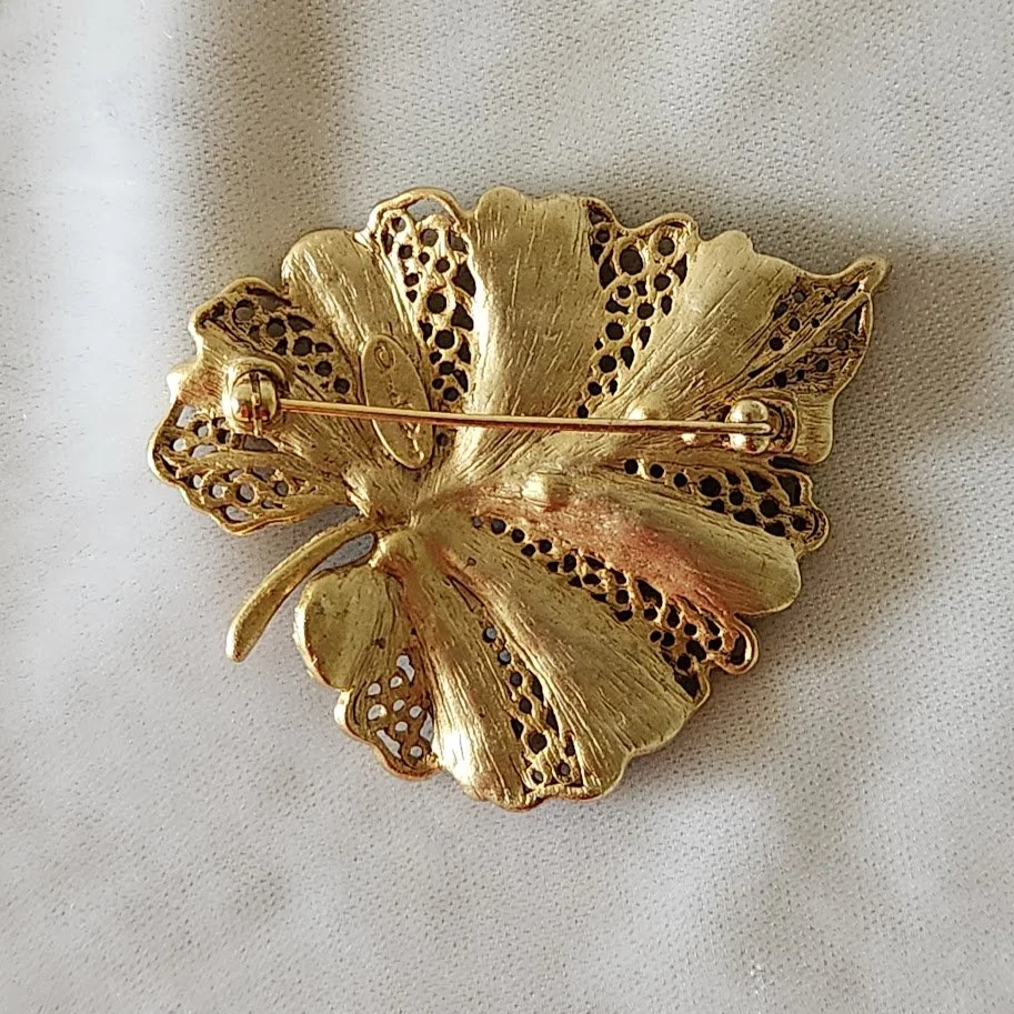 Oscar de la Renta Leaf Brooch 5.jpg