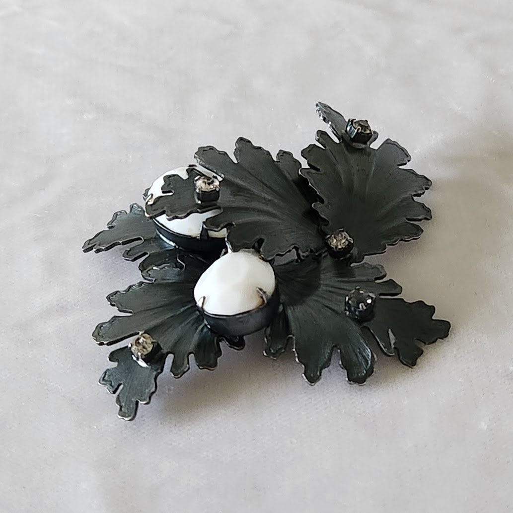 Hattie Carnegie Black Leaf Brooch 8.jpg