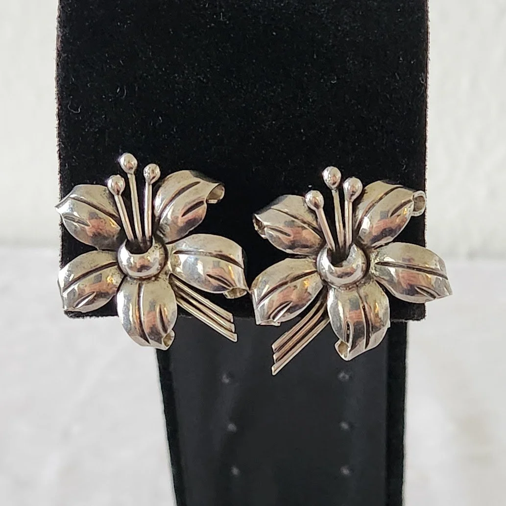 Mexican Silver Flower Earrings 20.jpg