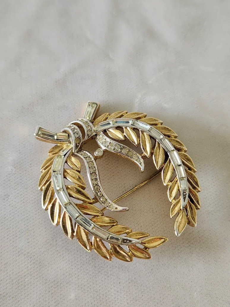 Trifari Triumphal Wreath Brooch 8.jpg