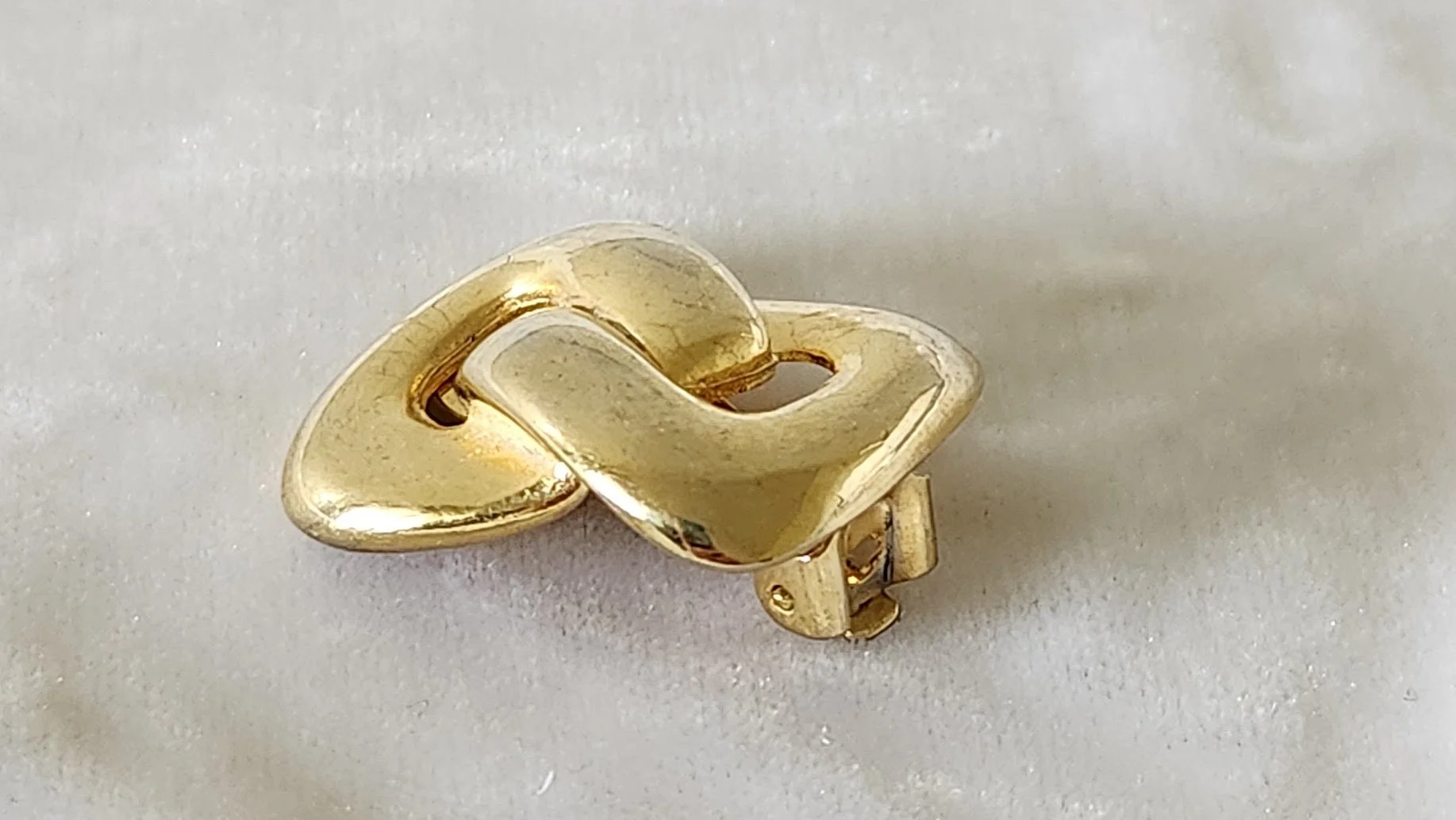 Interlocking D Shape Earrings 5.jpg