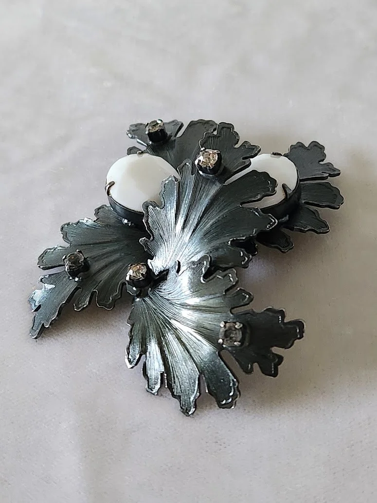 Hattie Carnegie Black Leaf Brooch 6.jpg
