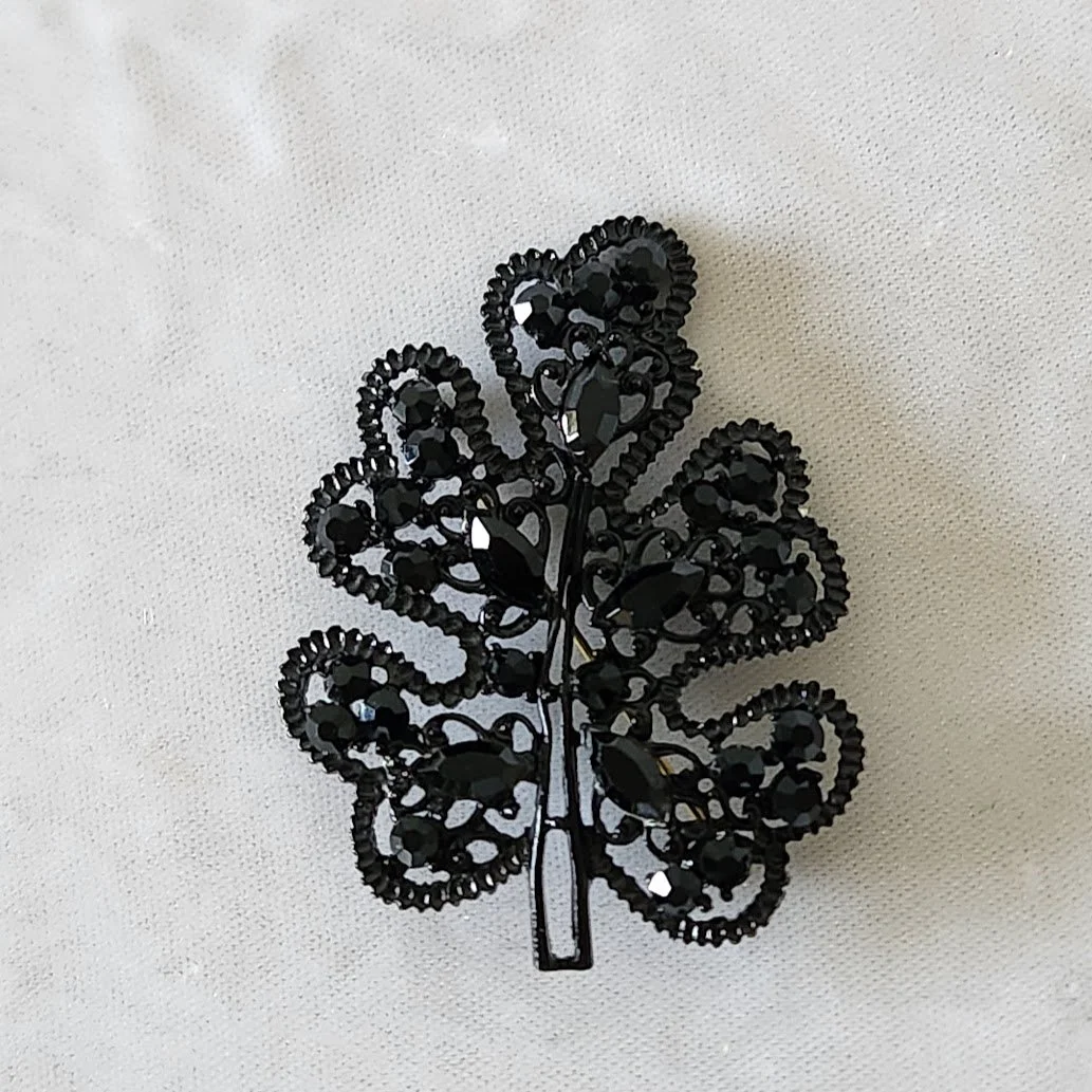 Black Glass Stones Leaf Brooch 7.jpg